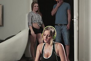 变态虐玩乳奴乳夹奶头